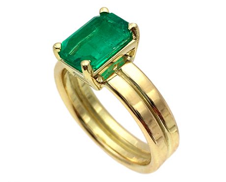 Smaragd 2.00crt op dubbele gouden ring