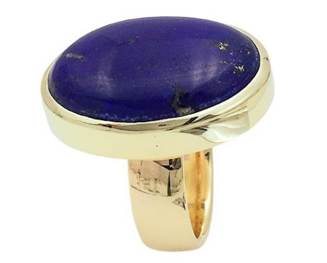 Lapis Lazuli cabochon geslepen in gouden ring